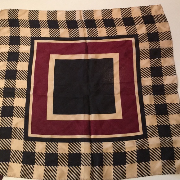 4 designer silk scarves - Picture 5 of 8